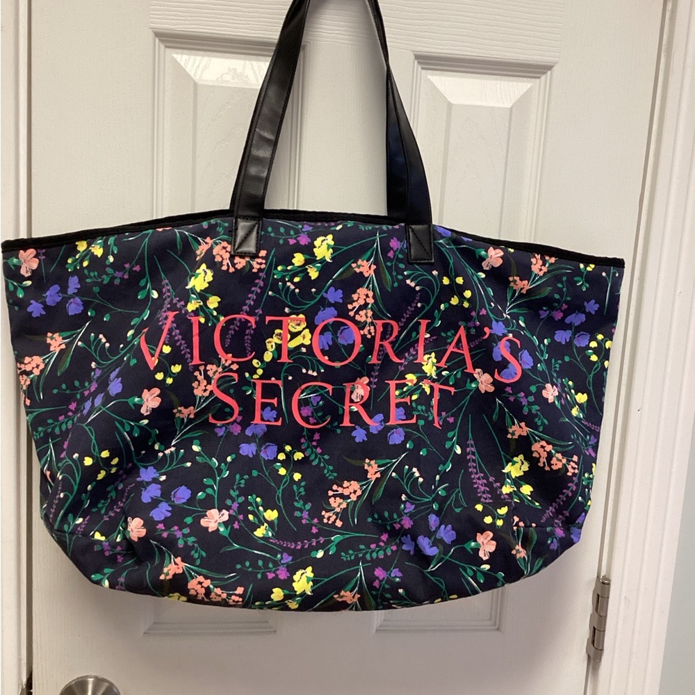 Victoria’s Secret Large overnight tote bag floral design weekend bag feminine